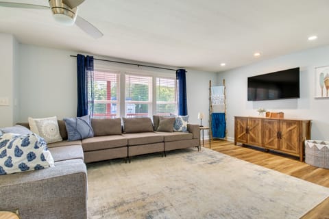 Hillsboro Hideaway w/ Private Hot Tub & Bunkhouse! House in Ohio