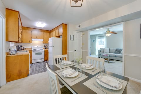 North Macon Townhome w/ Deck < 8 Mi to Downtown! Apartment in Macon