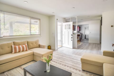 Pet-Friendly Norfolk Retreat ~ 7 Mi to Beach! House in Norfolk