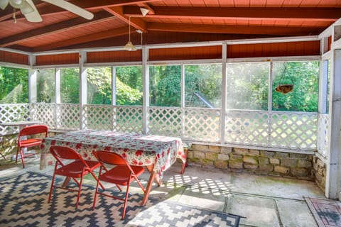 Pet-Friendly Norfolk Retreat ~ 7 Mi to Beach! House in Norfolk