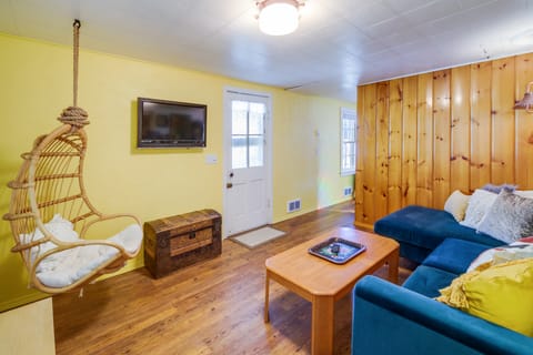 Newport Cabin on Diamond Lake w/ Private Boat Dock House in Washington