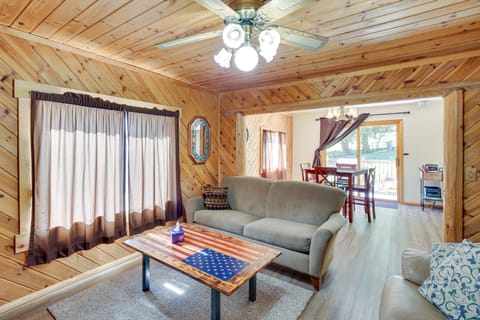 Lead Hideaway w/ Fireplace, Grill & New Deck! House in Lead