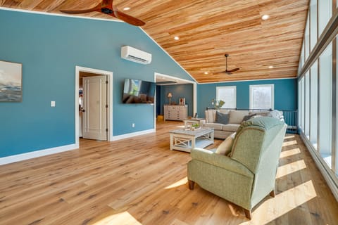 Waterfront Gilbertsville Retreat on Kentucky Lake! House in Lake Barkley