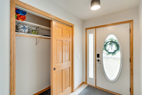 Luxury 'Prairie Retreat': 5 Min from Madison! Apartment in Wisconsin