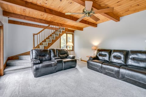 Milton Hidden Gem w/ Pool, Hot Tub & Fireplace! House in Acton