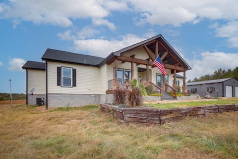 Crossville Home w/ Deck: Near Lake Tansi & Trails! House in Tennessee