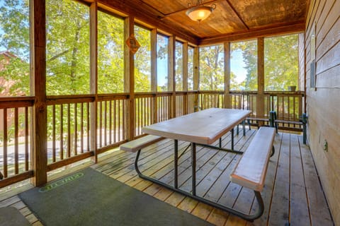 2 Mi to Silver Dollar City! Spacious A-Frame Home House in Indian Point