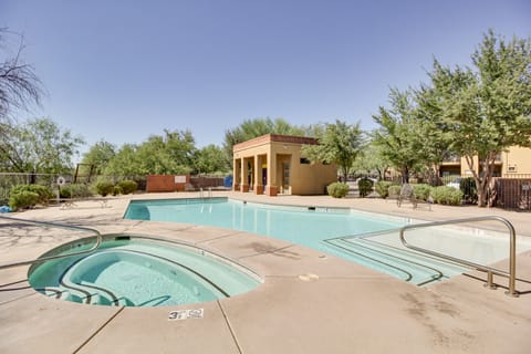 Central Tucson Condo w/ Community Pool + Hot Tub! Apartment in Catalina Foothills