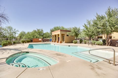 Tucson Condo Rental w/ Balcony + Mountain View! Apartment in Catalina Foothills