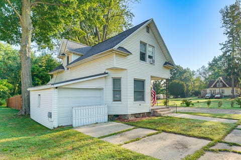 Cozy Hart Getaway w/ Fire Pit < 1 Mi to Lake! House in Hart