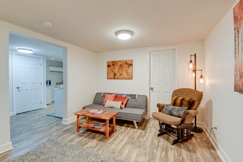 Old Hickory Hideout: Charming Apt w/ Deck! Apartment in Old Hickory