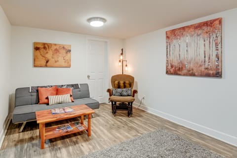 Old Hickory Hideout: Charming Apt w/ Deck! Apartment in Old Hickory