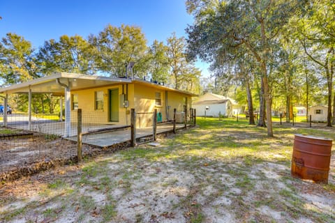 Williston Home w/ Yard: 6 Mi to Devil’s Den Spring House in Florida