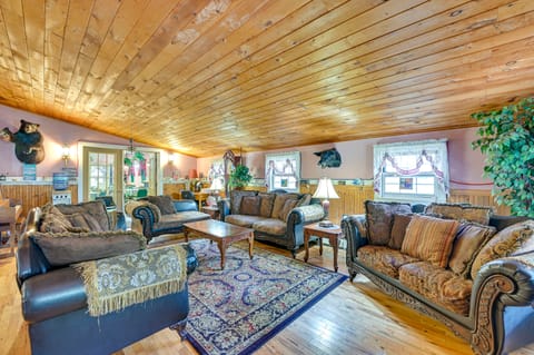 Lanesville Home w/ Pool Table, Bar & Deck! House in Shandaken