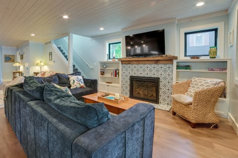 Higgins Lake Vacation Rental w/ Lake Views & Deck! House in Michigan