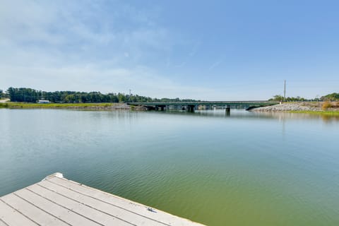 Angler’s Getaway! ‘Rustic Cabin’ on Lake Eufala Apartment in Alabama