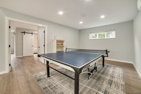 Luxe & Modern Seattle Escape! 9 Mi to Dtwn House in Burien