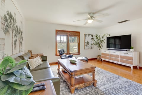 Mount Dora Home: Private Pool & Tropical Bar! House in Mount Dora