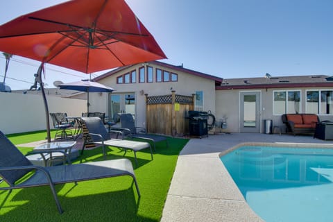 Pool, Hot Tub + Next to Papago Park! Family Escape House in Tempe