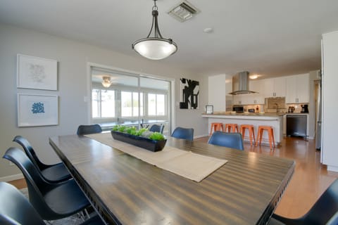 Pool, Hot Tub + Next to Papago Park! Family Escape House in Tempe