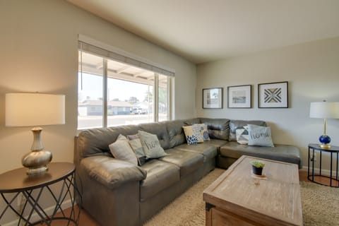 Pool, Hot Tub + Next to Papago Park! Family Escape House in Tempe