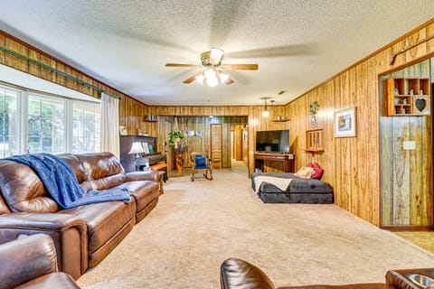 Vintage Chipley Getaway on Large Private Property House in Alabama