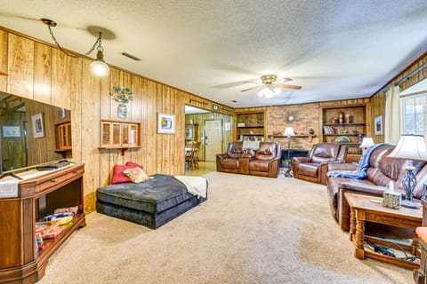 Vintage Chipley Getaway on Large Private Property House in Alabama