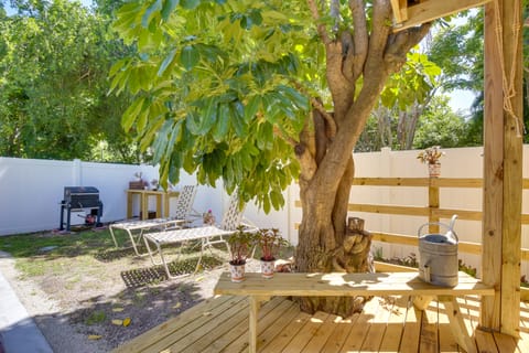 Steps to Deerfield Beach: Home w/ Private Patio! Cottage in Deerfield Beach