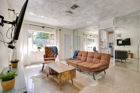 Steps to Deerfield Beach: Home w/ Private Patio! Cottage in Deerfield Beach