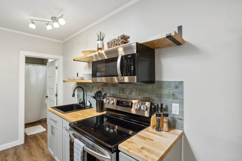 Pet-Friendly Kent Vacation Rental, Walk to Lake! Apartment in Kent