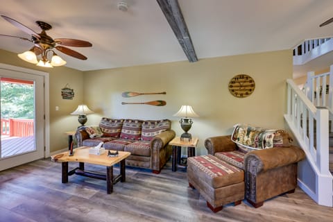 Riverfront Arkansas Abode - Furnished Deck & Grill House in Arkansas