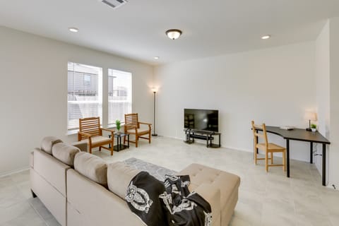 Manor Vacation Rental w/ Yard: 17 Mi to Austin! House in Rio Grande