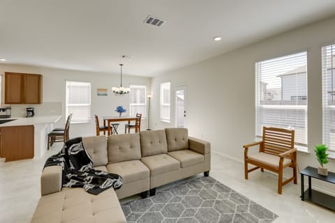 Manor Vacation Rental w/ Yard: 17 Mi to Austin! House in Rio Grande