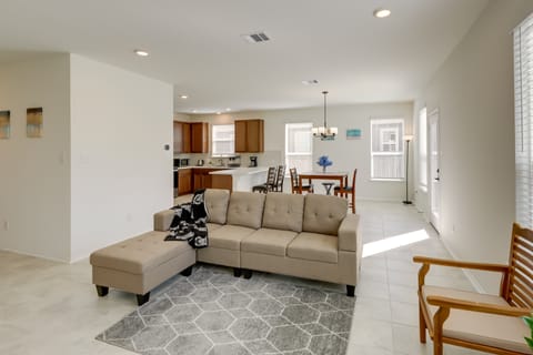 Manor Vacation Rental w/ Yard: 17 Mi to Austin! House in Rio Grande