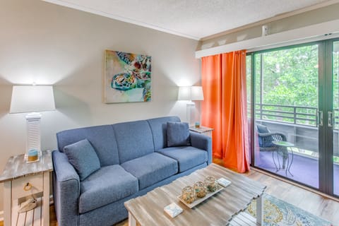 Walk to Beach & Barefoot Landing: Resort Condo! Apartment in Briarcliffe Acres