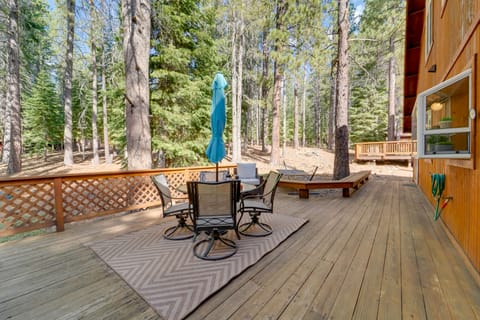 4 Mi to Downhill Ski Resort! Spacious Family Haven House in Truckee