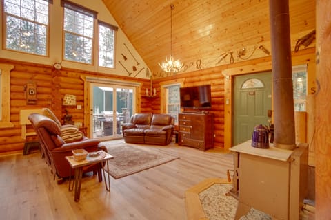 Donnelly Cabin w/ Private Deck: Near Lake Cascade! House in Valley County