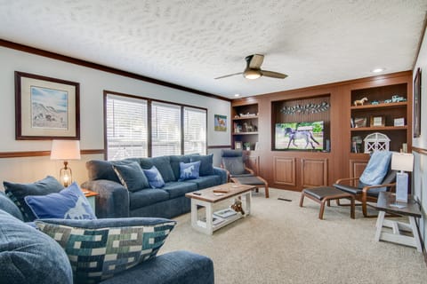 ‘Beach Bay Pony Place’ w/ Ponies: 1 Mi to Water! House in Chincoteague Island