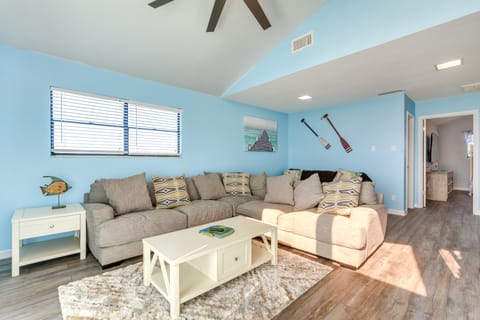 Walk to Beach: Family-Friendly Galveston Home! House in Galveston Island