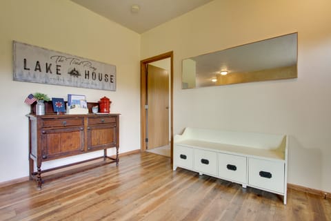 Spacious Canyon Ferry Lake House with Bar & Views! House in Canyon Ferry Lake