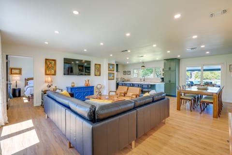 BBQ Ready + Fire Pit: Chic Johnson City Home House in Johnson City