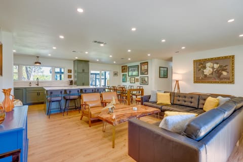 BBQ Ready + Fire Pit: Chic Johnson City Home House in Johnson City