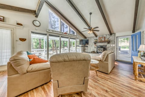 Rustic Alto Retreat - Near Hiking, Skiing & More! House in Alto