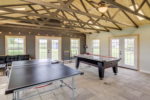 Dry Ridge Rental Home w/ Hot Tub & Game Room! House in Ohio