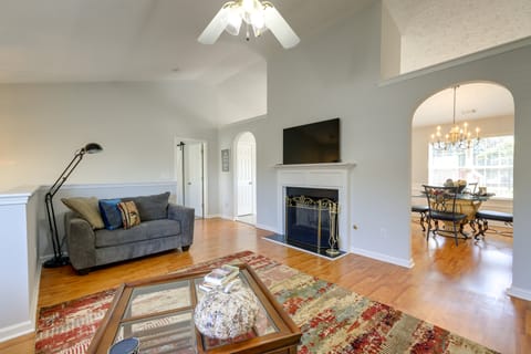 Spacious Georgia Home w/ Deck, Grills & Fireplace! House in Georgia