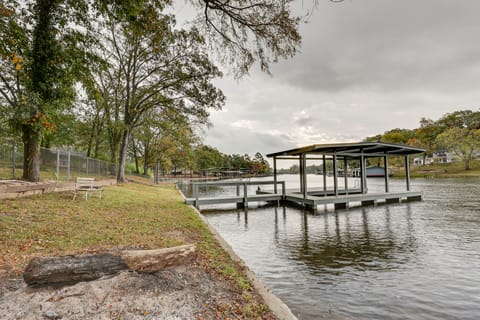 Spacious Hot Springs Lakehouse on Lake Hamilton! House in Rockwell