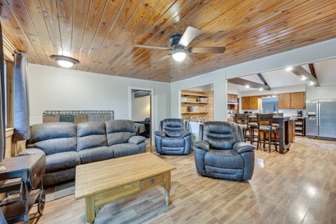 Spacious Hot Springs Lakehouse on Lake Hamilton! House in Rockwell