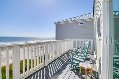 Oceanfront Murrells Inlet Home w/ Beach Access! House in Garden City