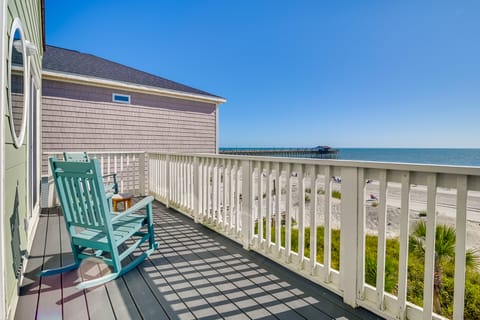 Beachfront Murrells Inlet Home - Walk to Pier! House in Garden City