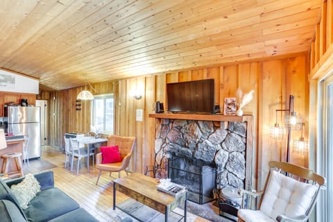 Near Skiing & Hiking: Dog-Friendly Big Bear Cabin House in Big Bear